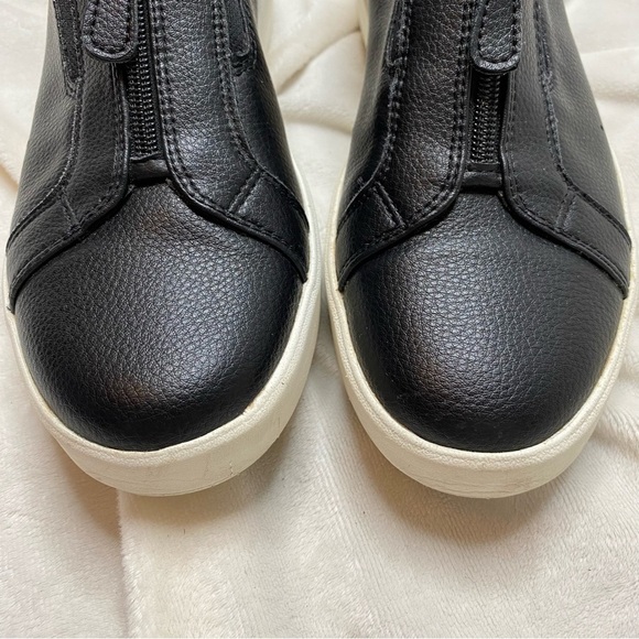 Clarks Collection Black Layton Rae Zip Front Sneaker - Picture 6 of 11